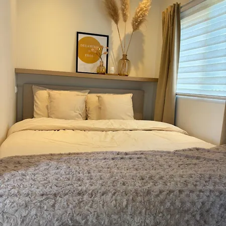 Tiny House T Kleine Paradijs Bed and breakfast