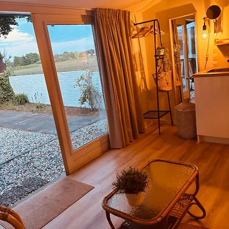Tiny House T Kleine Paradijs Bed & Breakfast *