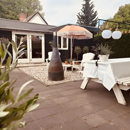 Bed & Breakfast Tiny House T Kleine Paradijs *