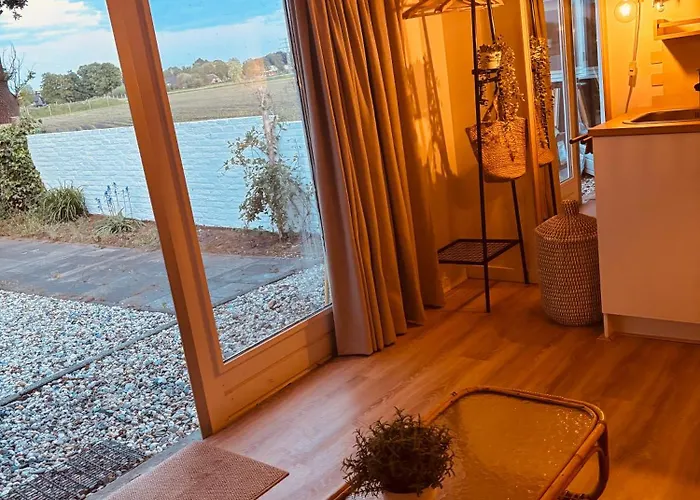 Tiny House T Kleine Paradijs לינה וארוחת בוקר 4*